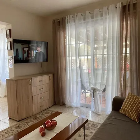 Kamilla- Kaparis Apartman *