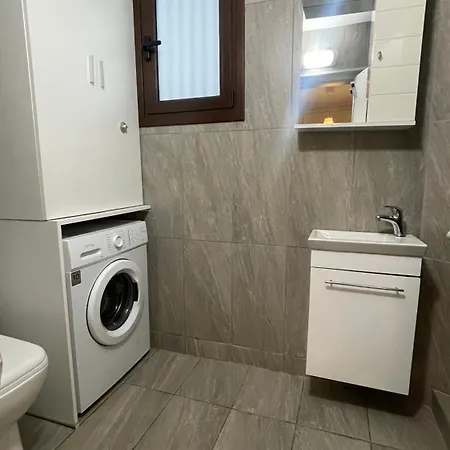 Kamilla- Kaparis Apartman Paralímni