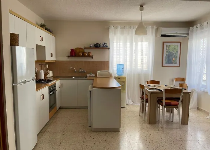 Kamilla- Kaparis Lejlighed